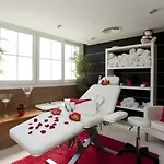 Capricho Hotel 4*
