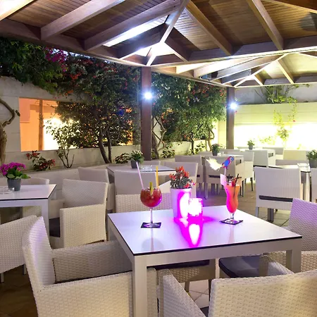 Capricho Hotel 4*